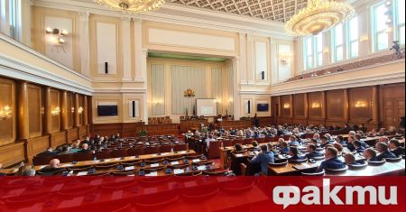 Парламентът не събра необходимия кворум за да гласува оттеглянето на