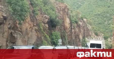 Интензивните валежи в Югозападна България през последните часове предизвикаха свличане