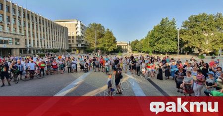 Протест срещу поскъпването на водата се проведе снощи в Хасково