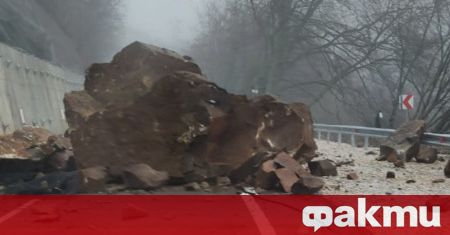 Община Сливен премахна опасна скала надвиснала над пътя Сливен