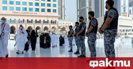 Правоверните мюсюлмани пристигнали на поклонение в Мека започнаха днес ритуала