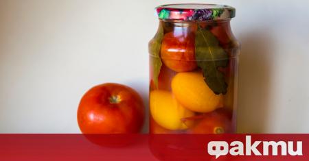 Необходими продукти 500 г чери домати 1 л вода 4