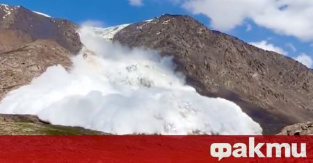 В Киргизстан туристи оцеляха по чудо от затрупала ги лавина