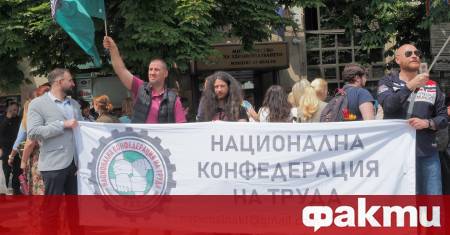 Работещите в здравеопазването ще решат днес дали да продължат с