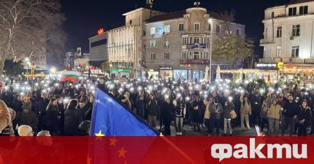 Десетки хиляди хора изпълниха в четвъртък улиците на българската столица