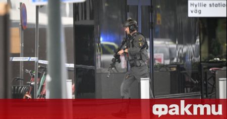 Шведската полиция съобщи че в петък двама души са били