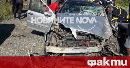 Един човек е загинал а четирима са пострадали при тежък