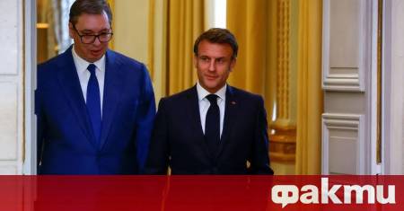 Президентът на Сърбия Александър Вучич разговаря по телефона с президента