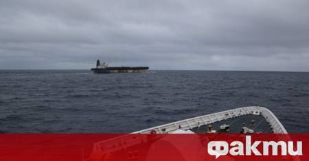 Френският военноморски флот задържа във вторник в централната част на