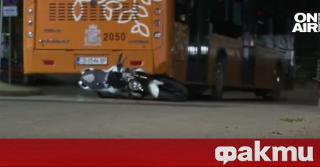 Катастрофа между моторист и автобус на градския транспорт в София