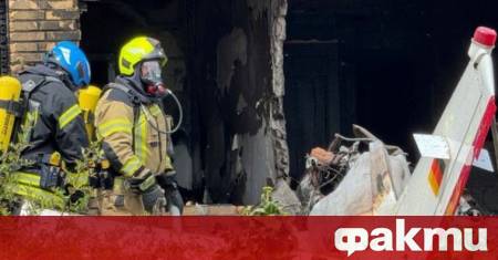 Малък самолет се разби вчера в терасата на къща в