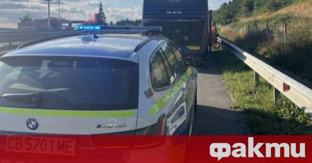 Автобус превозващ деца прибиращи се от летен лагер е принуден