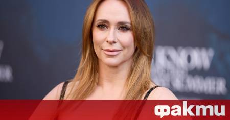 Дженифър Лав Хюит изглеждаше сияйна на премиерата на червения килим