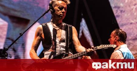 Мартин Гор основател композитор и мултиинструменталист на Depeche Mode празнува