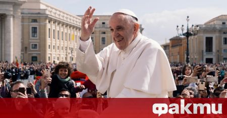 Песни и молитви белязаха, сред празнична атмосфера, срещата на папа