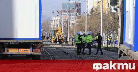 Ремонтът на трамвайното трасе на бул Цар Борис Трети върви