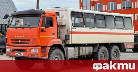 Автобус се преобърна от височина 25 м в Якутия в