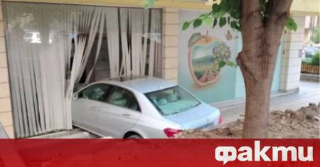 Тази сутрин малко след 8 ч жена е влязла с