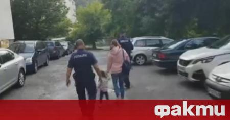 Майка от Перник удря детето си, докато снима с телефона