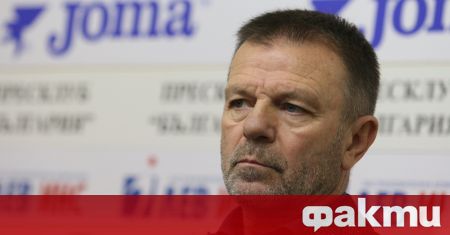 Треньорът на ЦСКА Стойчо Младенов говори пред медиите преди неделното