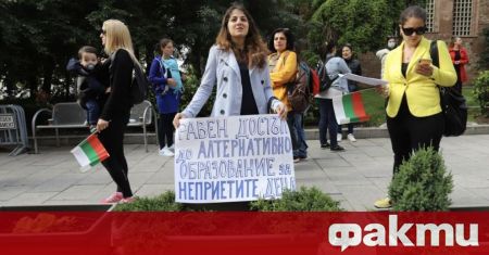 Родители в София се събират на протест под прозорците на