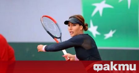 Българската тенисистка Елица Костова обича да провокира феновете си със
