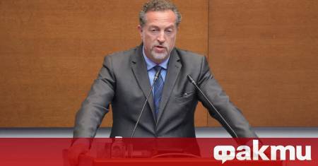 Вицепремиерът Иво Христов и министърът на образованието и науката проф