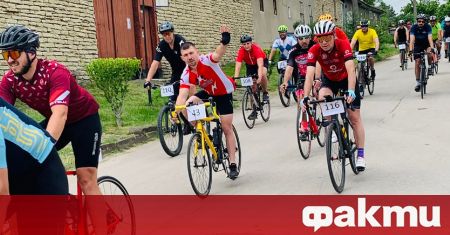 Над 50 колоездачи взеха участие в традиционния велотур за купата