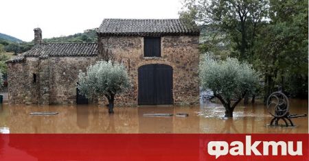 Придошлите води, които предизвикаха наводнения в Югозападна Франция, започнаха да