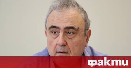 Служебният кабинет е доминиран от фигури от демократичната общност не