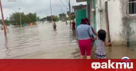 Най-малко 44 са загиналите при при проливните дъждове, които от