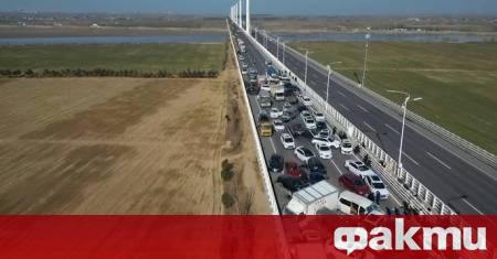 Девет души са загинали и седем са ранени при серия