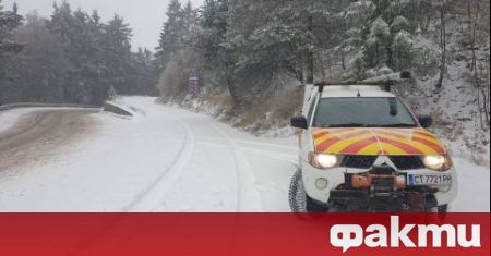 960 снегорина са пуснати да почистват пътищата в районите със