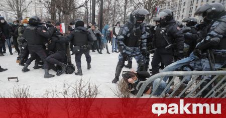 Полицията задържа над 1500 души и използва сила на митингите