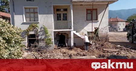 Общинският кризисен щаб в Карлово предупреди пострадалите от наводненията домакинства