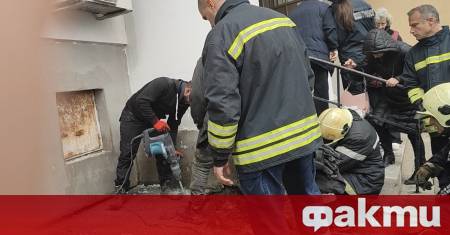 Полицията и пожарната в Бургас предприеха незабавна спасителна акция за