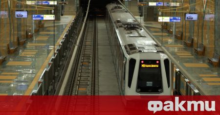 Вандалска проява в метрото в София Четирима младежи разкъсаха седалки