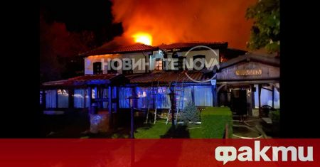 Хотелски комплекс в старинната част на Казанлък изгоря предаде NOVA Огънят