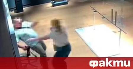 Посетител счупи стол произведение на изкуството инкрустиран с кристали Swarovski