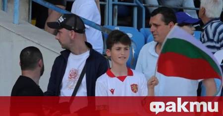 Именитият бивш футболист и настоящ треньор Любослав Пенев благодари на
