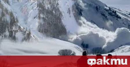 Трима души загинаха и четирима бяха ранени при падане на