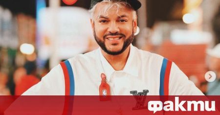 Филип Киркоров обикаля света а неотлъчно до него е хореографът