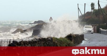 Бурята Аруен връхлетя Британските острови със силни ветрове, дъжд и