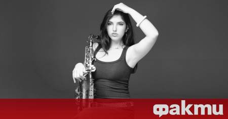 Млада дръзка и с глас който разтърсва Анна Ставрева