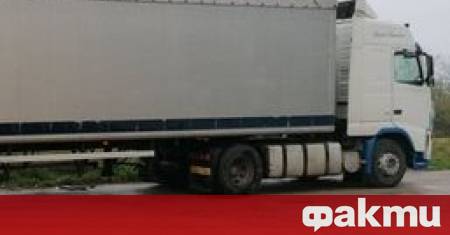 Тир с ремарке се преобърнал край град Дебелец в Прохода