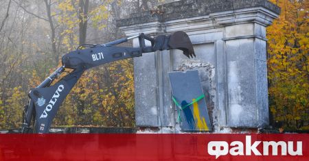 Полша демонтира днес четири паметника, построени по времето на комунистическия