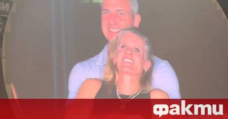 Двойката заснета в интимна прегръдка на концерт на Coldplay когато