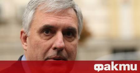 В бюджета няма нищо впечатляващо освен да постигне 3 дефицит