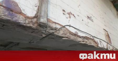 Преди повече от четири месеца минувачи сигнализират за опасен подлез