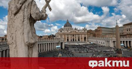 Черен дим излезе от комина на Сикстинската капела не е